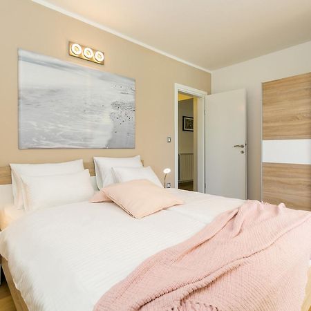 Pool Premium Apartment Vrsar Exterior foto