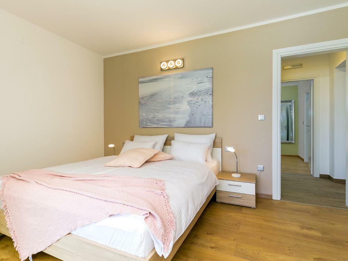 Pool Premium Apartment Vrsar Exterior foto